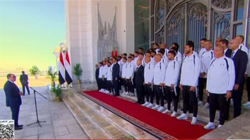 السيسي يمازح محمد صلاح: مش معقول مصر فيها 120 مليون وميطلعش أكتر من شوبير
