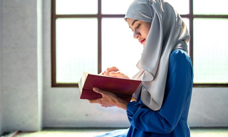 متى يجب على الفتاة ارتداء الحجاب؟.. أمين الفتوى يجيب