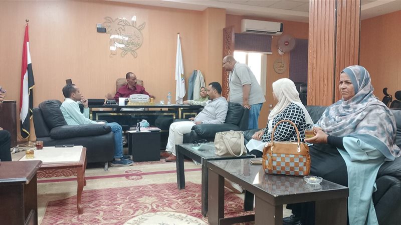 تحصيل مستحقات الدولة والتصدي للتعديات على رأس أولويات باريس الوادي الجديد