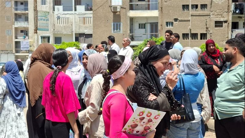 “الأسئلة من نماذج الوزارة”، آراء طلاب الثانوية العامة بالقليوبية حول امتحاني الفيزياء والتاريخ (فيديو)