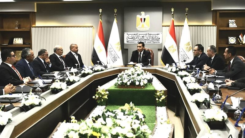 وزير الرياضة يشهد أولى خطوات دمج الأندية وتأسيس شركات كرة القدم