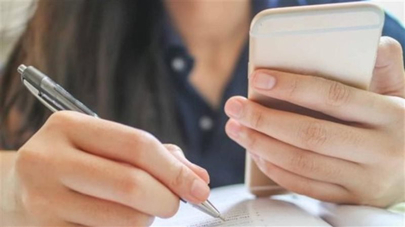 ضبط 3 حالات غش إلكتروني وإصابة طالبة بإغماء خلال امتحان الفيزياء بالقليوبية