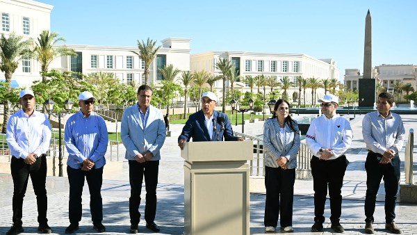 “العيش المدعم في أمان”.. مدبولي يزف بشرى للي معندهمش بطاقات تموين