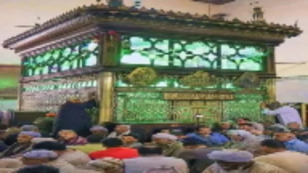 عضو بالشؤون الإسلامية يرد على سعاد صالح: الصلاة في مساجد آل البيت جائزة.. والتشكيك في إرثهم إساءة لتاريخ مصر