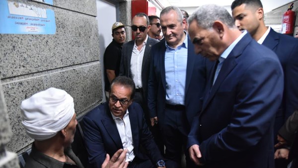 رد مفاجئ من مواطن بأورام الإسماعيلية لوزير الصحة عن سؤاله قيام أحد بطلب أموال منه