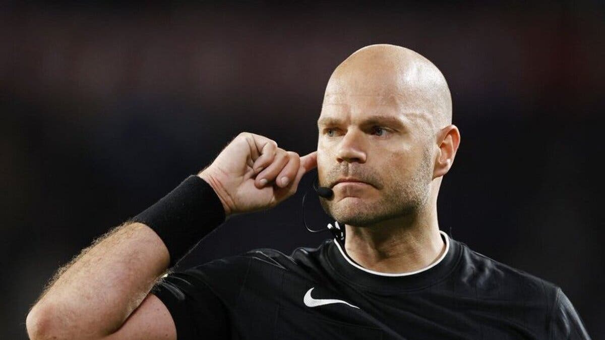 بعد قضية أطاحت به من كأس العالم.. وفاة حكم هولندي عن 38 عاماً