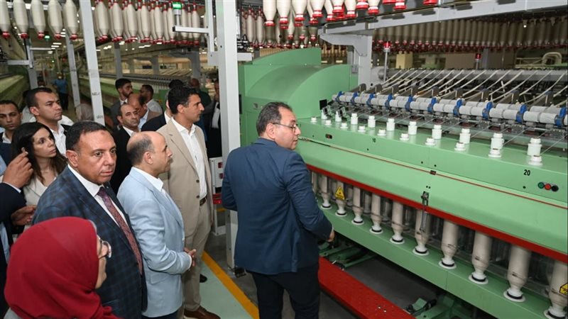 وزير الصناعة يتفقد مجمع مصانع شركة مصر للغزل والنسيج بالمحلة