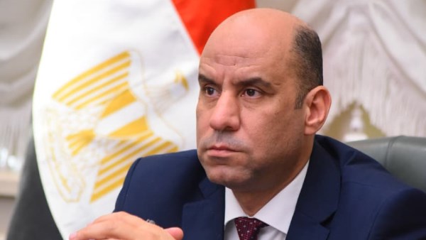 وزير العمل يتابع حادث انقلاب سيارة تقل عمالًا بالمنيا ويوجه بتقديم الدعم