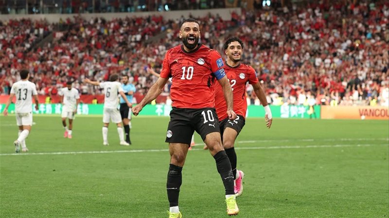 ضحك وهزار بين محمد صلاح ومحمود تريزيجيه بالمران الختامي لمصر (فيديو)