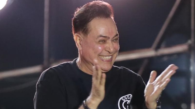 انتصارات منتخب مصر زادتها انتشارا، حكيم يحتفل بنجاح أغنيته “نص ملعب قلبي”