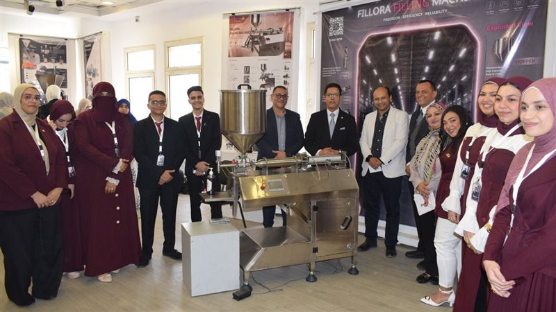 رئيس جامعة بنها يشهد مناقشة مشروعات تخرج التصميم الصناعي لطلاب كلية الفنون التطبيقية