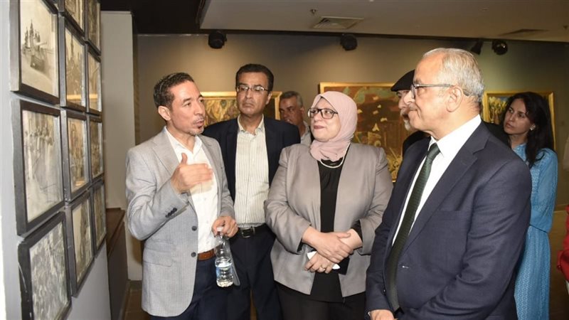 مجمع الفنون يفتح أبوابه لرحلة بصرية توثق ذاكرة الوطن عبر قرون