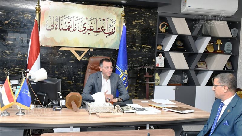 محافظ أسوان لـ مدير الرياضة الجديد: نواصل دعم القطاع وتعزيز الخدمات المقدمة للشباب