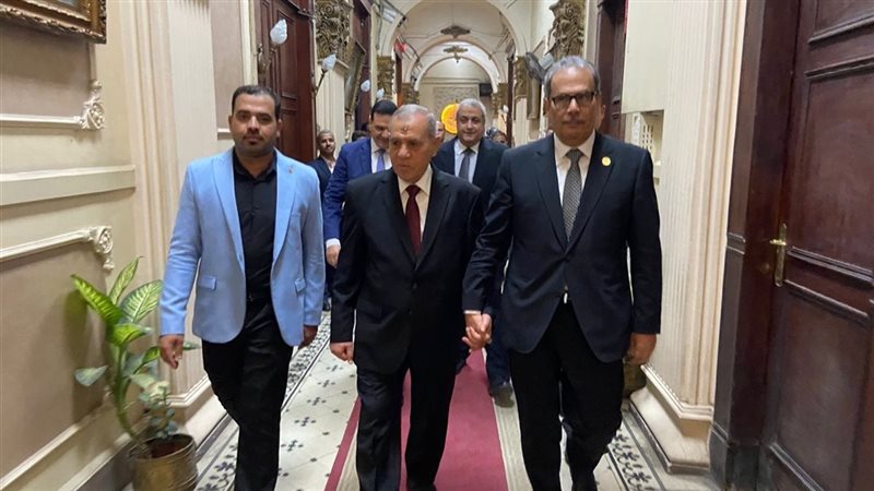 رئيس مجلس القضاء الأعلى يهنئ رئيس استئناف القاهرة بمناسبة توليه رئاسة المحكمة