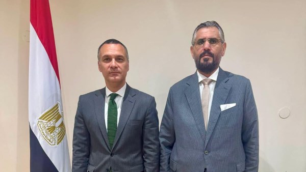 طرابلس والقاهرة تفتحان صفحة جديدة.. ثابت والحفني يبحثان توسيع التعاون الدبلوماسي