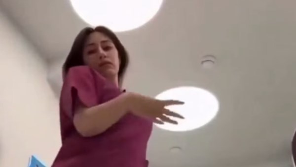 مش مصرية.. نقابة الأسنان عن طبيبة فيديو الرقص المثير داخل العيادة