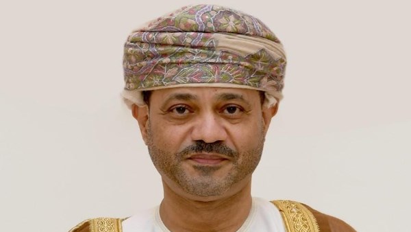 عُمان تواصل الجهود الدبلوماسية لاحتواء التصعيد وتأمين الملاحة في مضيق هرمز
