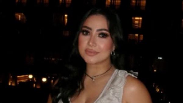 بوسي تستعرض أناقتها بإطلالة ملفتة.. شاهد الصور