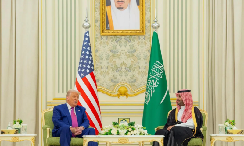 الأمير محمد بن سلمان والرئيس ترامب يبحثان محادثات أميركا وإيران