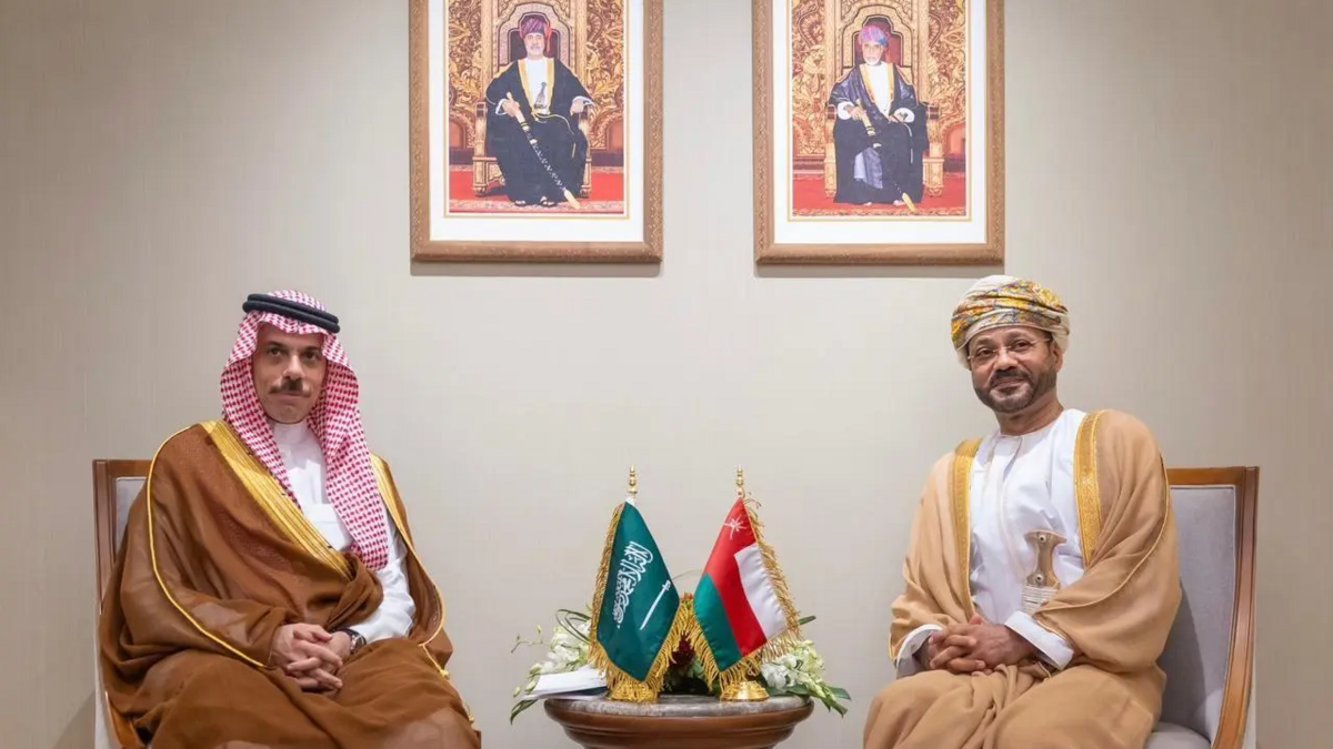 لقاء سعودي – عماني تناول تطورات هرمز وتسوية النزاعات
