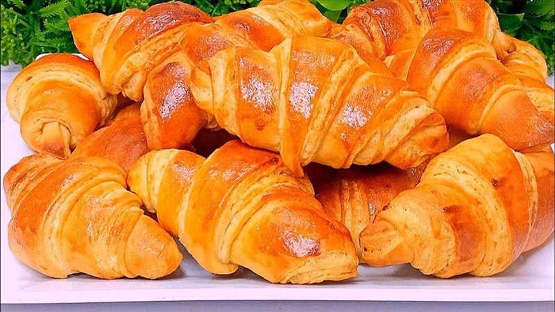 طريقة عمل الكرواسون بحشو الجبن والبسطرمة