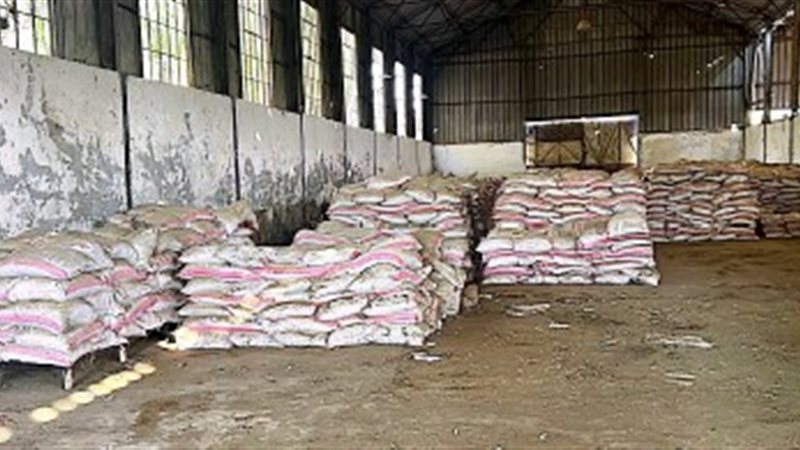 التحفظ على 675 طن أعلاف مغشوشة داخل مصنع بدون ترخيص بالشرقية