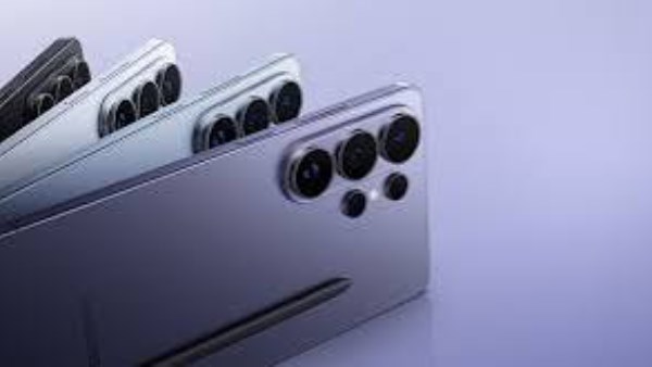 سامسونج تؤكد أن بقعة الشاشة الحمراء في Galaxy S26 Ultra خطأ برمي وليس احتراقاً