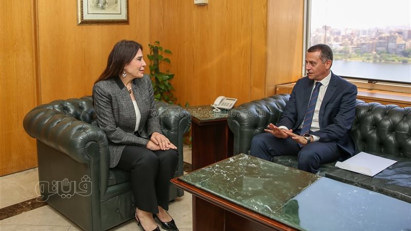 وزيرة الإسكان ومحافظ أسوان يبحثان موقف منظومة مياه الشرب والصرف الصحي بالمحافظة