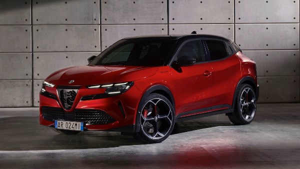 بمحرك كهربائي .. المواصفات الكاملة لـ ألفاروميو جونيور Elettrica Veloce