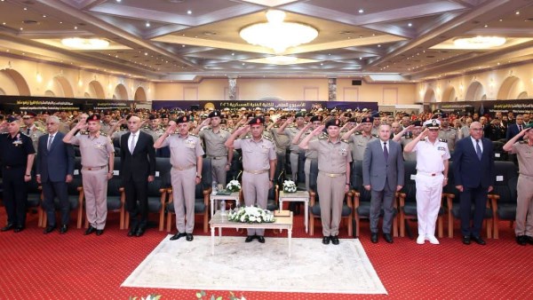 وزير الدفاع يشهد فعاليات اليوم العلمي للكلية الفنية العسكرية.. فيديو وصور
