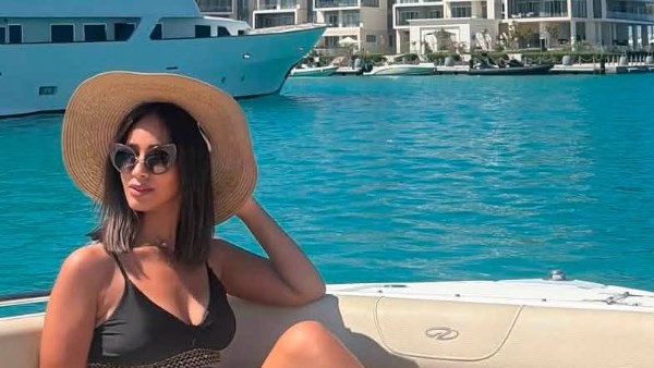 بملابس جريئة.. رنا سماحة تثير الجدل بإطلالتها على البحر