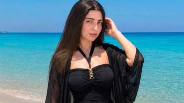 بالبوركينى.. مى عز الدين تطلق براند مايوهات