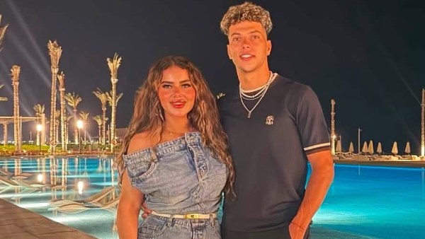 زوجة إمام عاشور تثير الجدل بجمالها