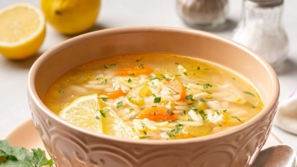 طريقة عمل شوربة الخضار بلسان العصفور