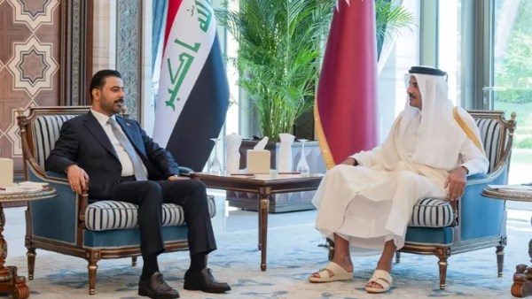 أمير قطر ورئيس وزراء العراق يشددان على ضمان حرية الملاحة في هرمز
