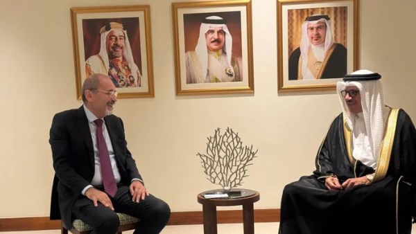 الأردن والبحرين يؤكدان ضرورة ضمان حرية الملاحة في مضيق هرمز