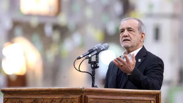الرئيس الإيراني: المرشد وجه بضرورة إنهاء حالة اللا حرب واللا سلم