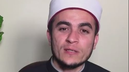 هل يبيح الجهل باتجاه القبلة الصلاة لأي جهة وهل تلزم الإعادة؟ ..أمين الفتوى يجيب