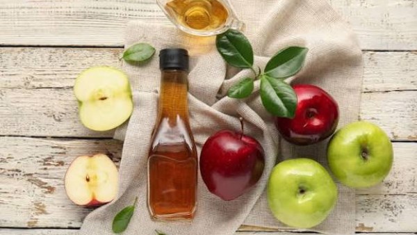 ماذا يحدث لجسمك عند شرب خل التفاح بالعسل على الريق؟