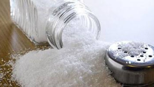 ضبط 2 طن ملح طعام مجهولة المصدر قبل طرحها بالأسواق في الغربية