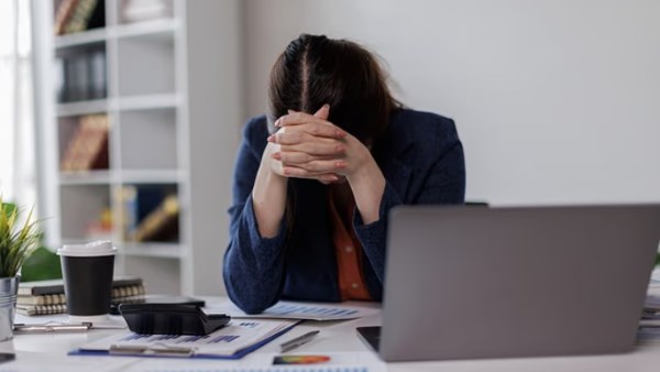 تظهر أثناء العمل.. علامة مبكرة لمرض الزهايمر قد تظهر قبل التشخيص بـ 15 عاما
