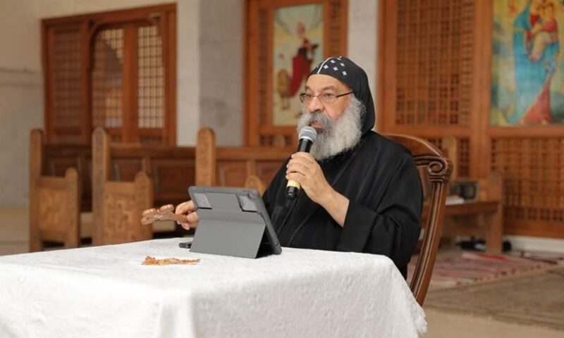 الأنبا رافائيل: لست مرتاحًا لانتشار لقب “المرنم” على السوشيال ميديا