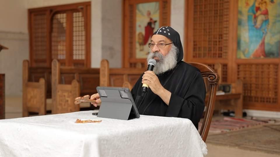 الأنبا رافائيل: لست مرتاحًا لانتشار لقب “المرنم” على السوشيال ميديا
