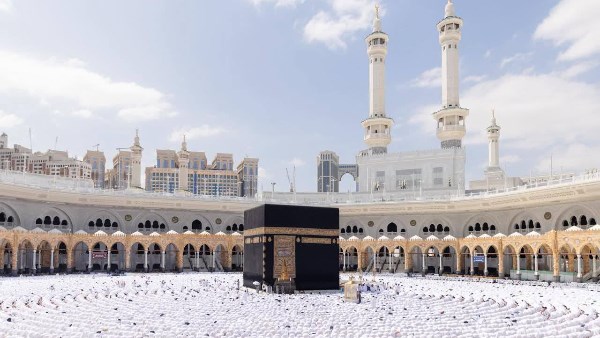 بث مباشر.. شعائر صلاة الجمعة من الحرمين الشريفين