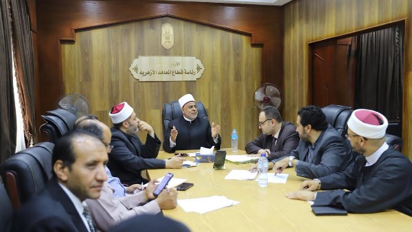 استعدادات الأزهر لبدء الدراسة في معهد الخط العربي والزخرفة