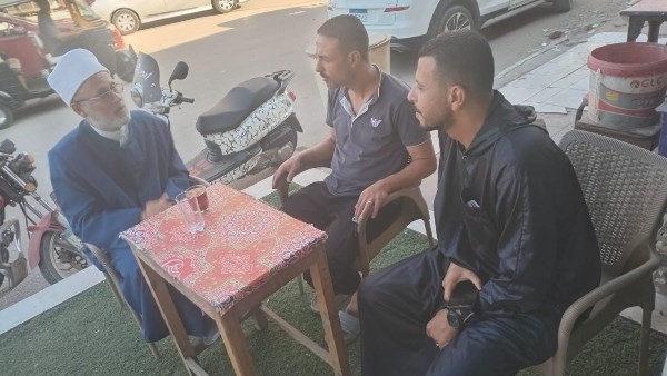 وعاظ الأزهر ينتشرون على المقاهي ومراكز الشباب في قوافل لتصحيح المفاهيم المغلوطة.. صور