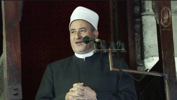 خطيب الجامع الأزهر: يحذر من الخطابات السلبية التي تهدد استقرار الأسرة