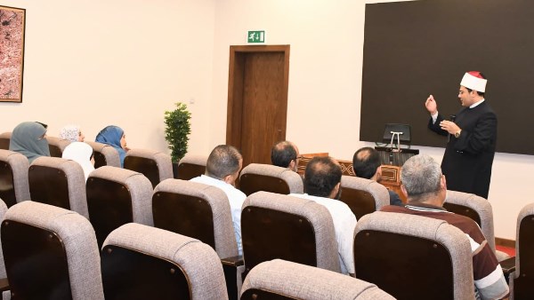 ضمن خطة بناء الإنسان.. الأوقاف تواصل لقاءاتها التوعوية للإداريين بندوة حول «الكسب الحلال»