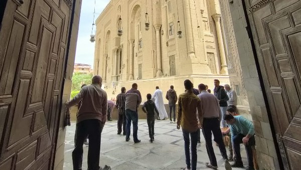 هل يجوز مغادرة المسجد بعد الأذان؟.. دار الإفتاء تحسم الجدل