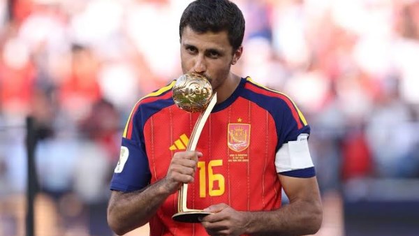 فابريزيو رومانو يحسم الجدل حول انتقال رودري إلى ريال مدريد